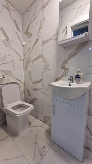 Brand New Collection Of Studios Close To Tube Station London Eksteriør bilde