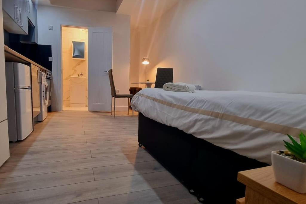 Brand New Collection Of Studios Close To Tube Station London Eksteriør bilde